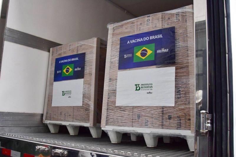 Serão 8,4 milhões de doses da CoronaVac e outras 728 mil da Fiocruz - (Foto: Roberto Casimiro/Fotoarena/Estadão Conteúdo)
