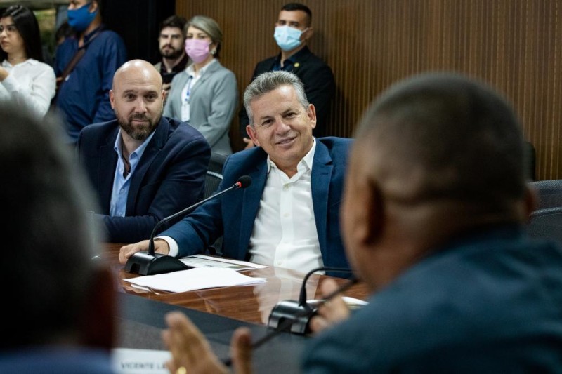 O governador Mauro Mendes e o secretário Beto Dois a Um durante o evento - Foto por: Christiano Antonucci