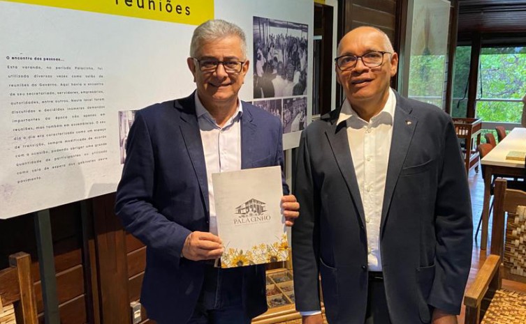 Secretário Hercy Filho e o representante da Associação Amigos do Palacinho, Wagner Praxedes, durante visita ao museu - Foto: Flávio Cavalera/Governo do Tocantins