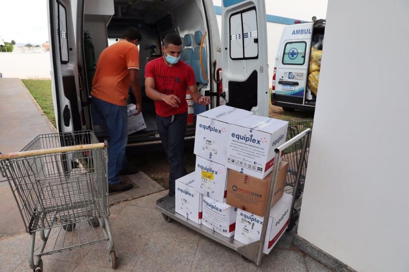 Dentre os materiais reabastecidos, estão comprimidos de Dipirona, Dexametasona, agulhas e cateteres. - Foto por: Mayke Toscano - Secom/MT