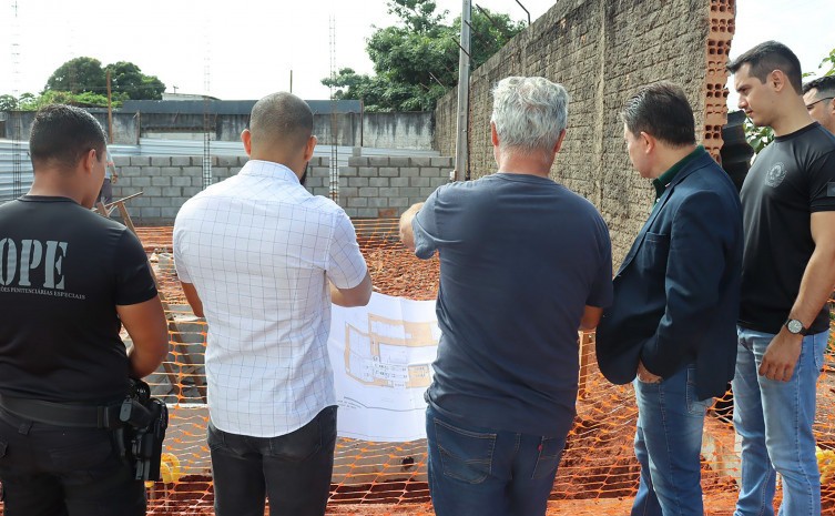 Secretário vistoriou o andamento da obra que tem previsão para ser finalizada em junho deste ano. - Foto: Lauane dos Santos/Governo do Tocantins