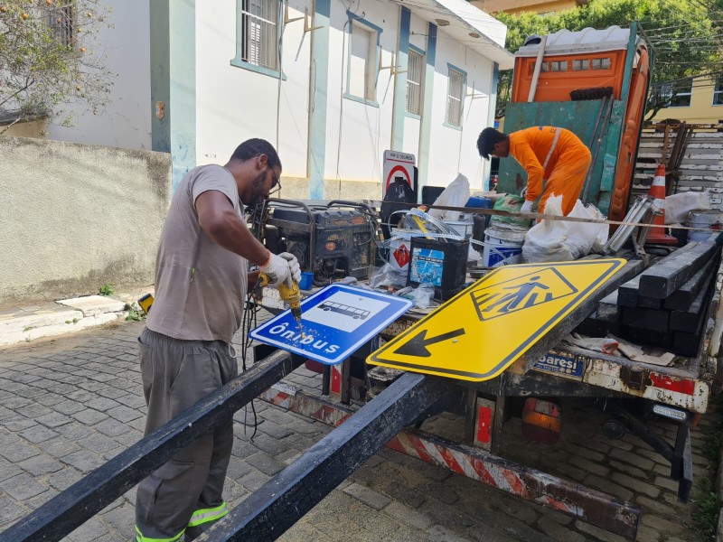 A sinalização vai proporcionar mais segurança ao trânsito da cidade