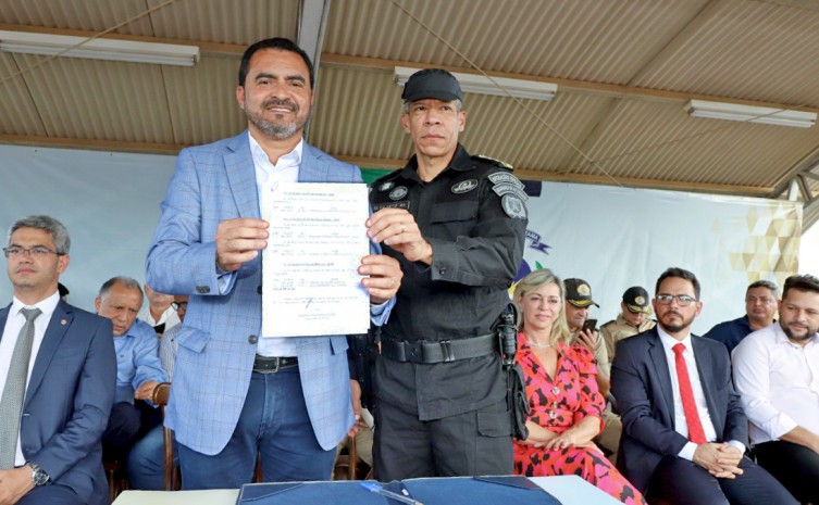 O governador Wanderlei Barbosa destacou que o ato de promoção representa o crescimento profissional dos militares - Foto: Esequias Araújo/Governo do Tocantins