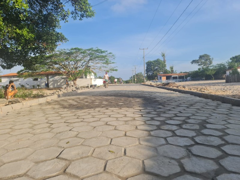 - Blocos de concreto vem sendo utilizados na pavimentação das ruas .(Foto: Divulgação)