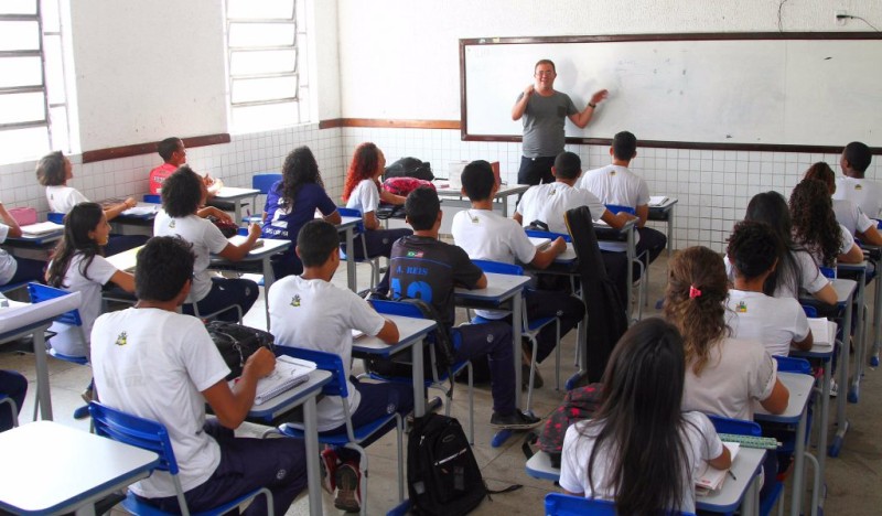 - Professores da rede pública poderão fazer intercâmbio em Portugal (Foto: Gilson Teixeira)