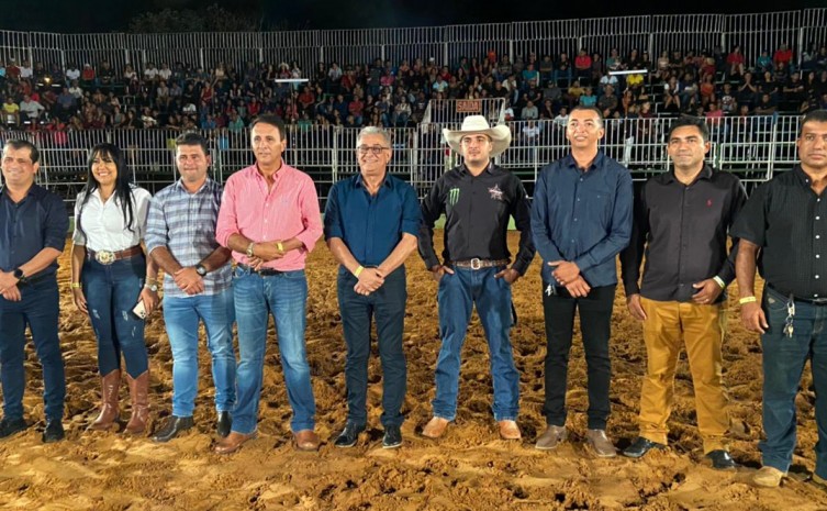 Abertura do rodeio pelo 31° aniversário de Rio dos Bois contou com a presença da população e diversas autoridades políticas do Tocantins - Foto: Kamila Gonçalves/Governo do Tocantins