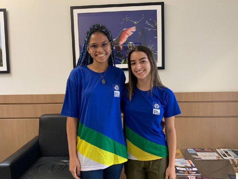 Jhenneffer Larine da Silva e Laís Ribeiro Pereira vão passar três semanas nos EUA - Foto por: Rebeca Cruz - Seduc MT