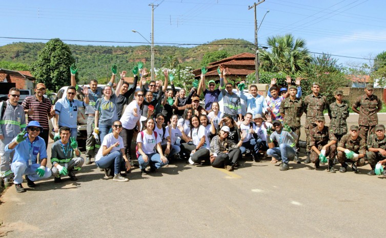 A ação, que contou com o apoio de diversos parceiros, percorreu vários pontos do distrito recolhendo resíduos que foram destinados à Cooperativa de Catadores - Foto: Marcel de Paula/Governo do Tocantins