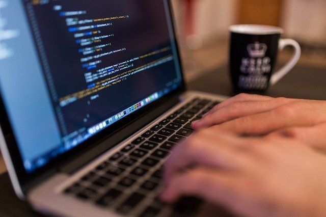 Estudantes podem fazer curso de programação online e gratuitos - (Foto: Pixabay)