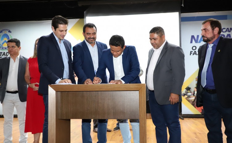 Prefeito de Lagoa da Confusão, Thiago Soares, via construir um complexo esportivo - Foto: Esequias Araújo/Governo do Tocantins